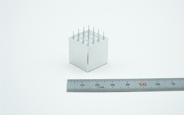 ピン幅0.5mm　長さ5mm　／　エンドミル加工　／　材質：アルミ